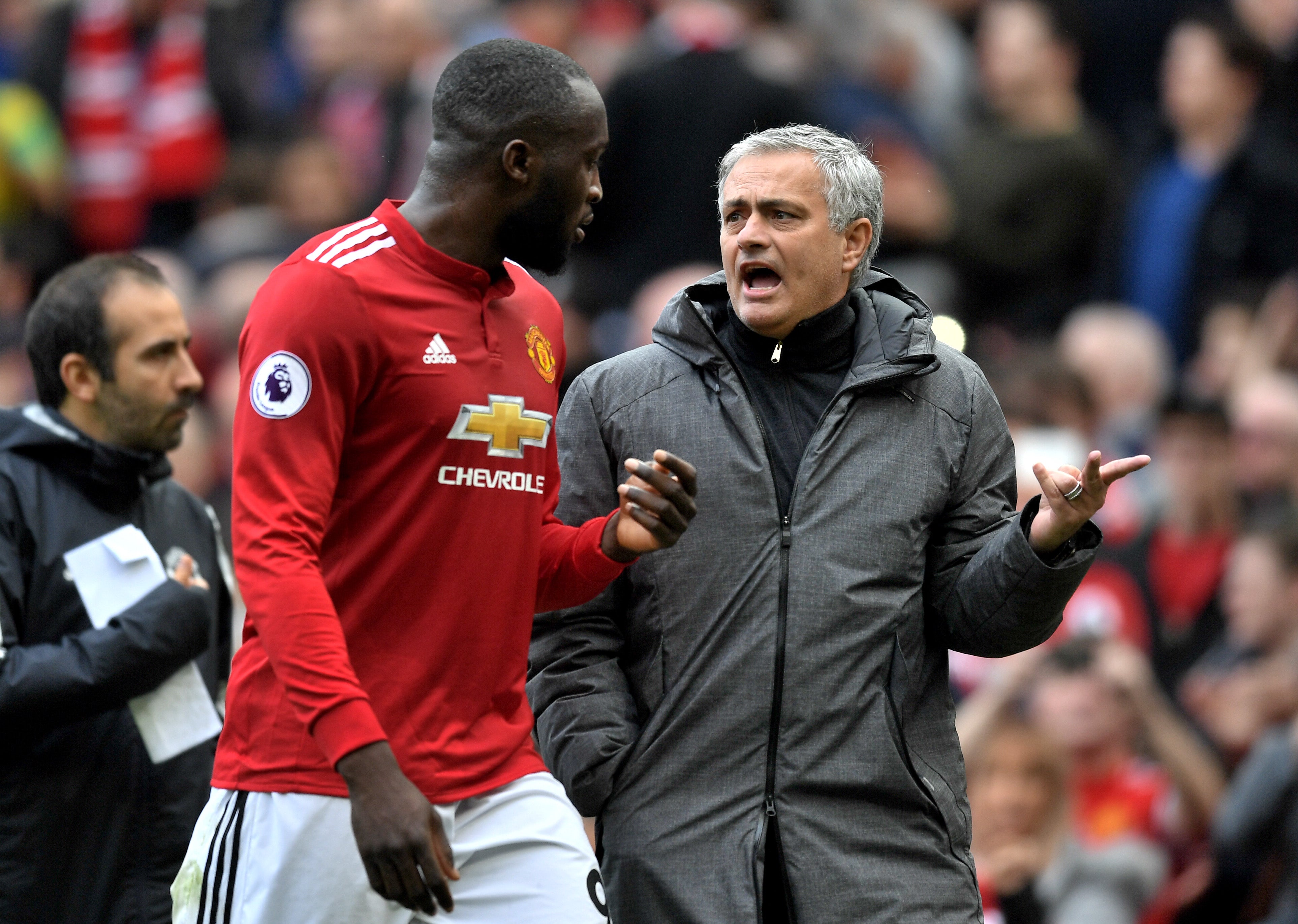 Romelu Lukaku speaks with Jose Mourinho during their time together at Manchester United