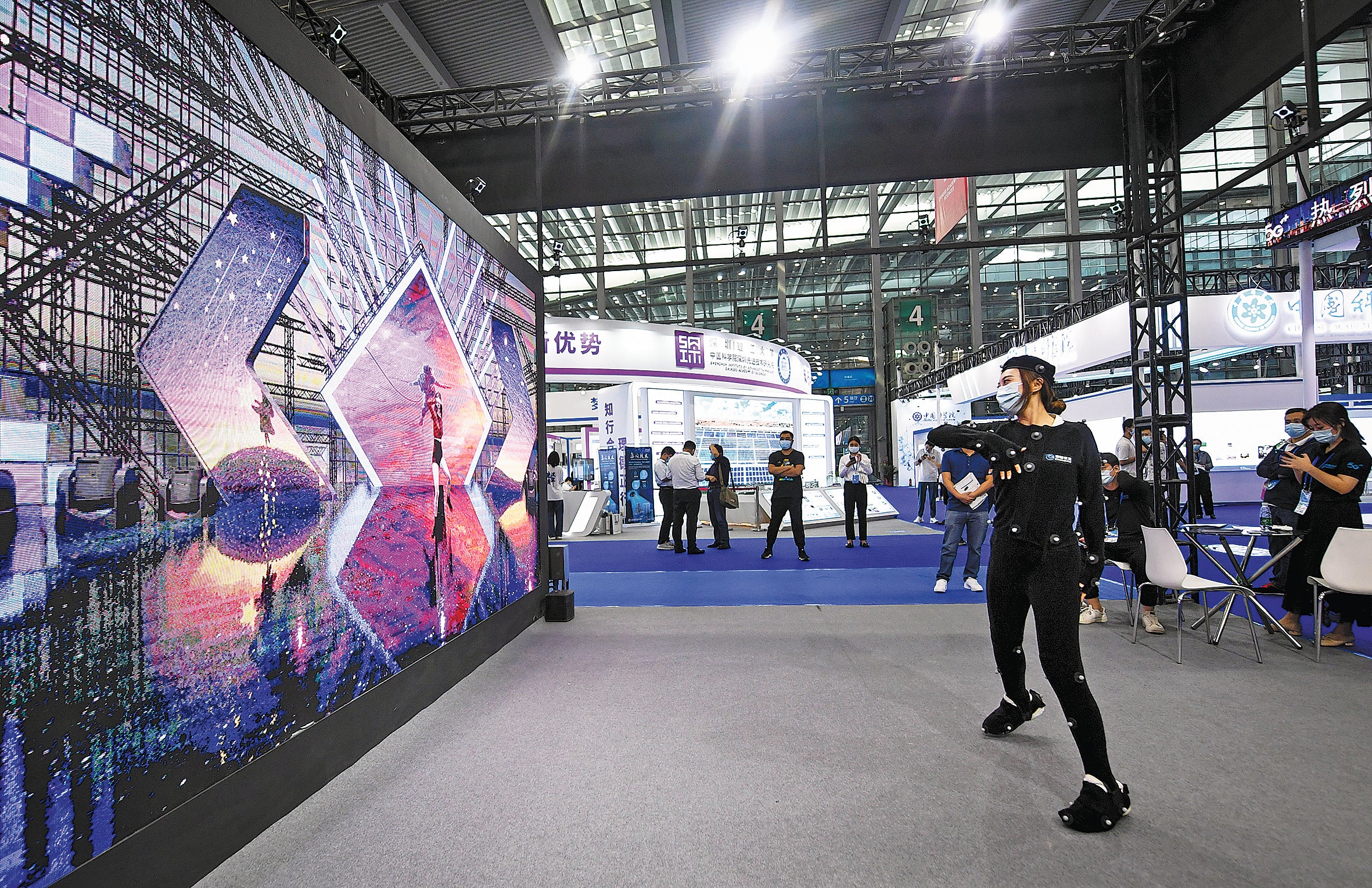 A staff member at a technology company in Shenzhen demonstrates an optical motion capture technique at the 24th China Hi-Tech Fair in Shenzhen in November, 2022