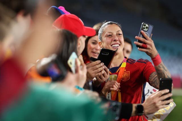 <p>Jenni Hermoso poses with fans after winning the World Cup</p>