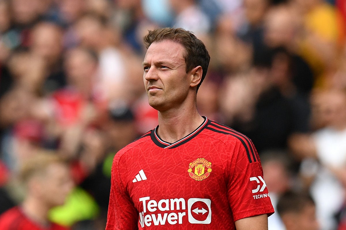 Manchester United re-sign Jonny Evans on short-term contract
