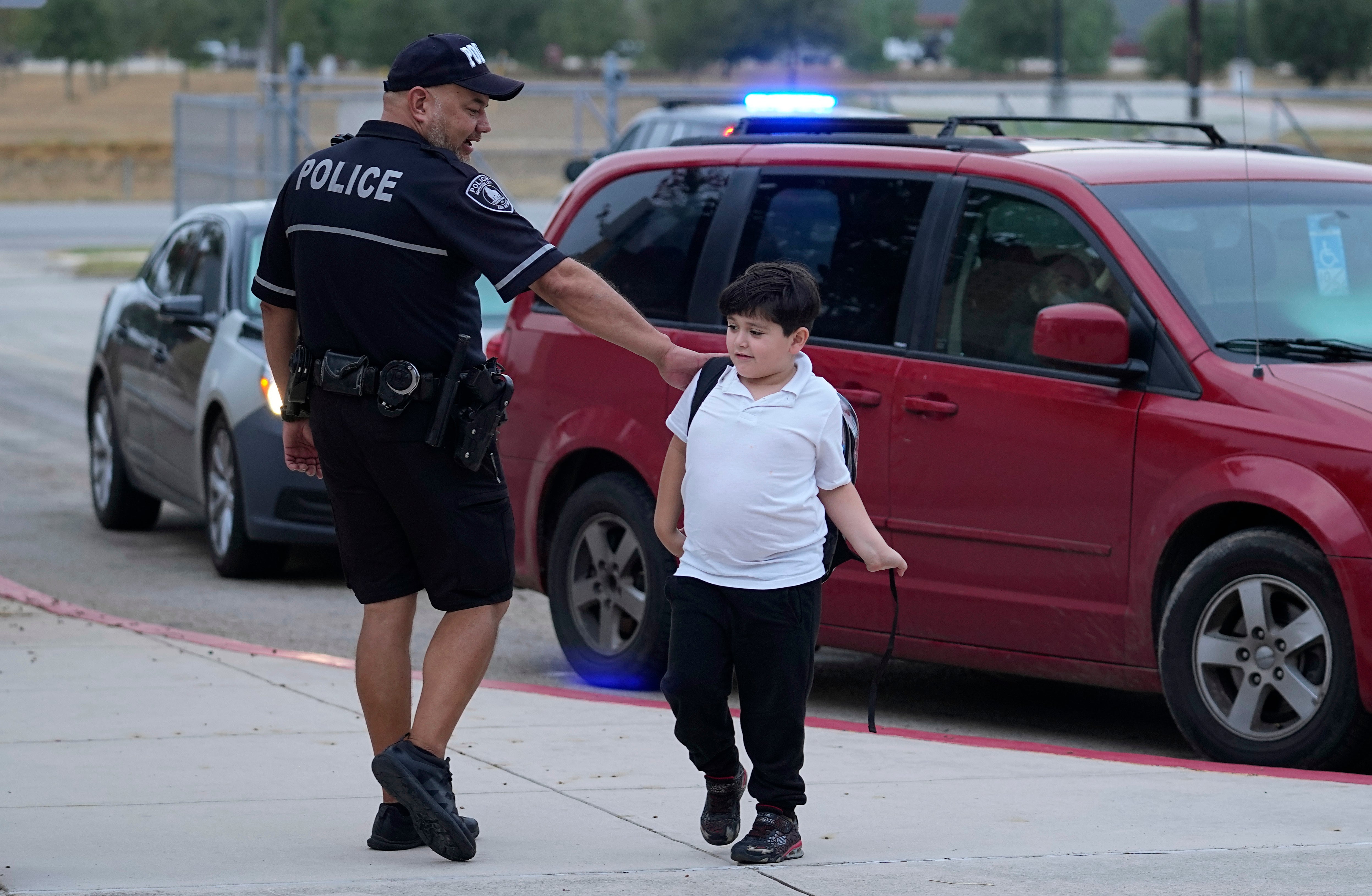 TEXAS-ESCUELAS-POLICÍA