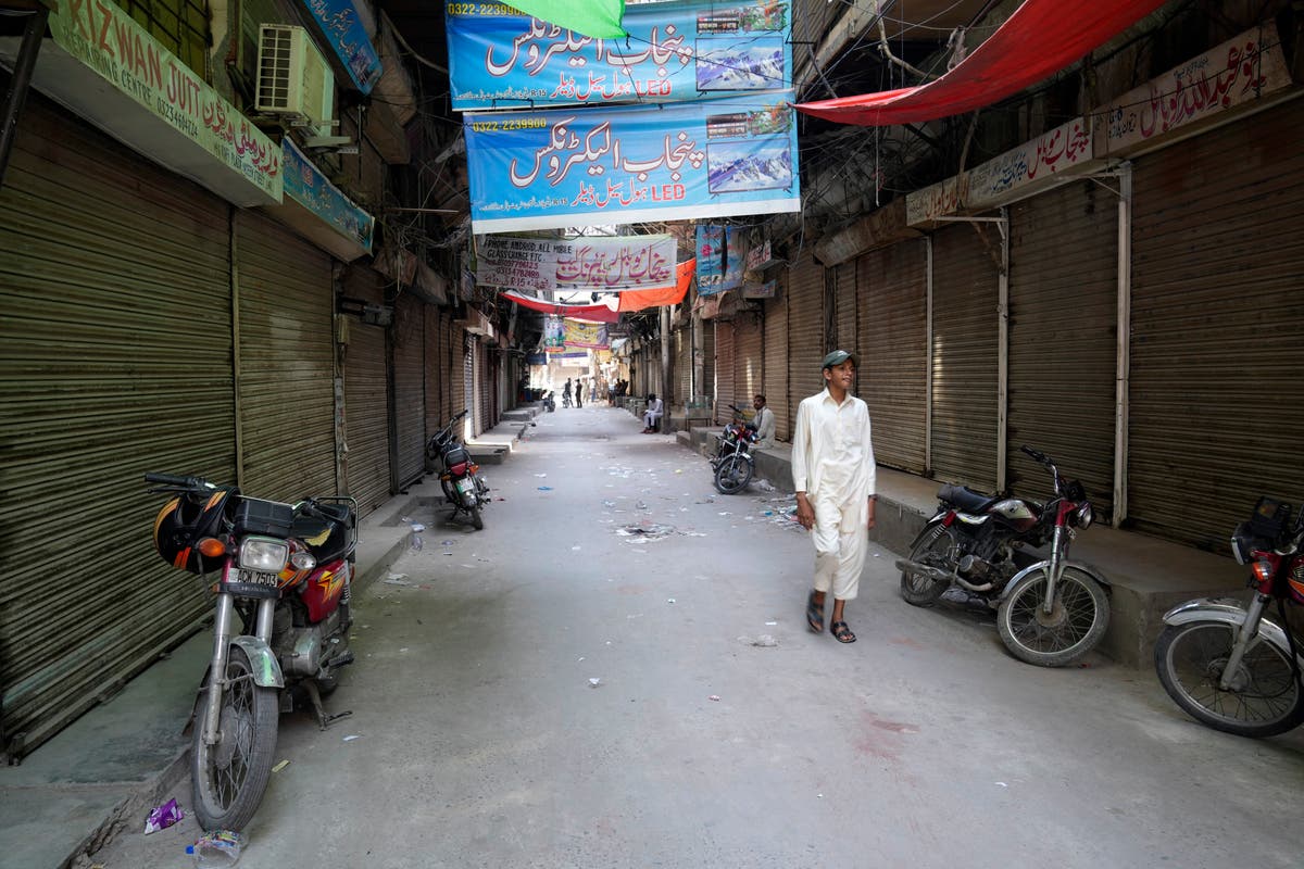 Pakistani traders strike countrywide against high inflation and utility bills Pakistani traders strike countrywide against high inflation and utility bills