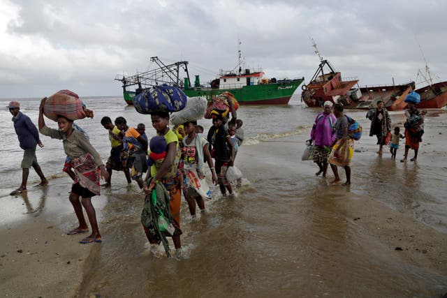 <p>Displaced families arrive after being rescued by boat from a flooded area of Buzi district, 200 kilometers (120 miles) outside Beira, Mozambique</p>