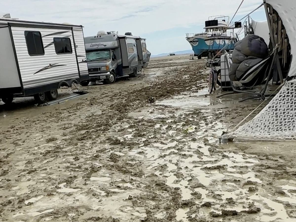 One dead at Burning Man festival as thousands stranded in desert after