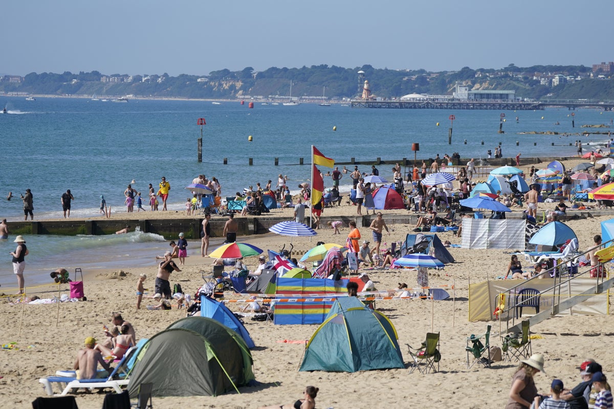 Heatwave predicted with temperatures set to hit 32C at start of new school term