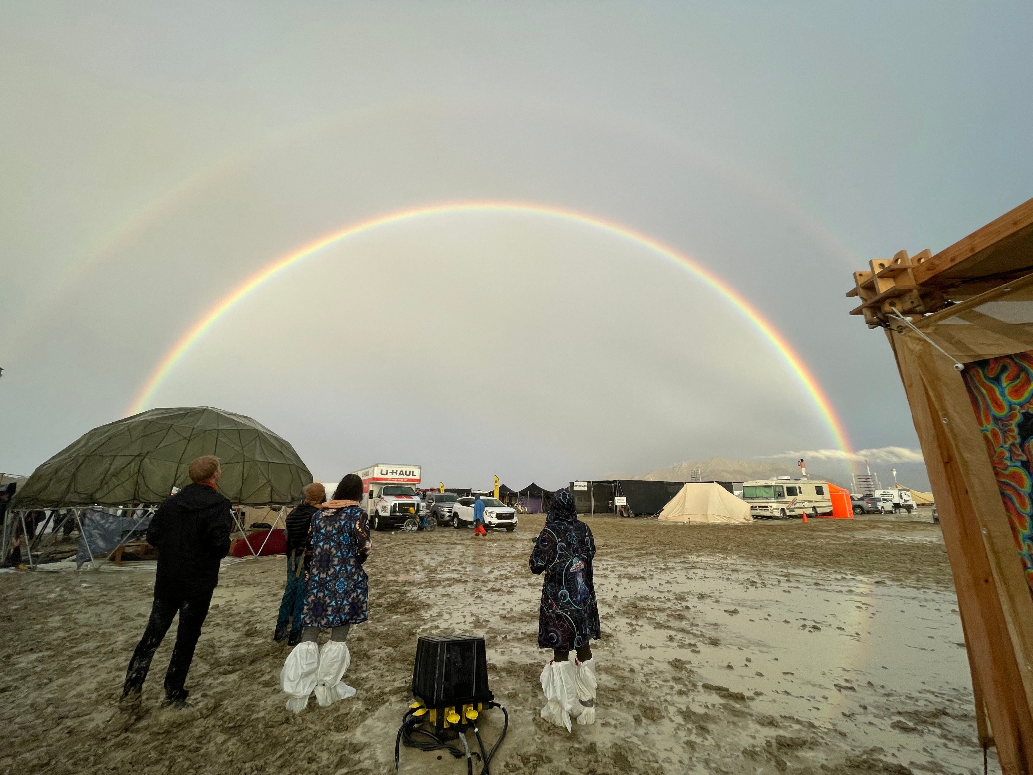 Lama espessa causada por fortes chuvas assolou o festival Burning Man em 2023