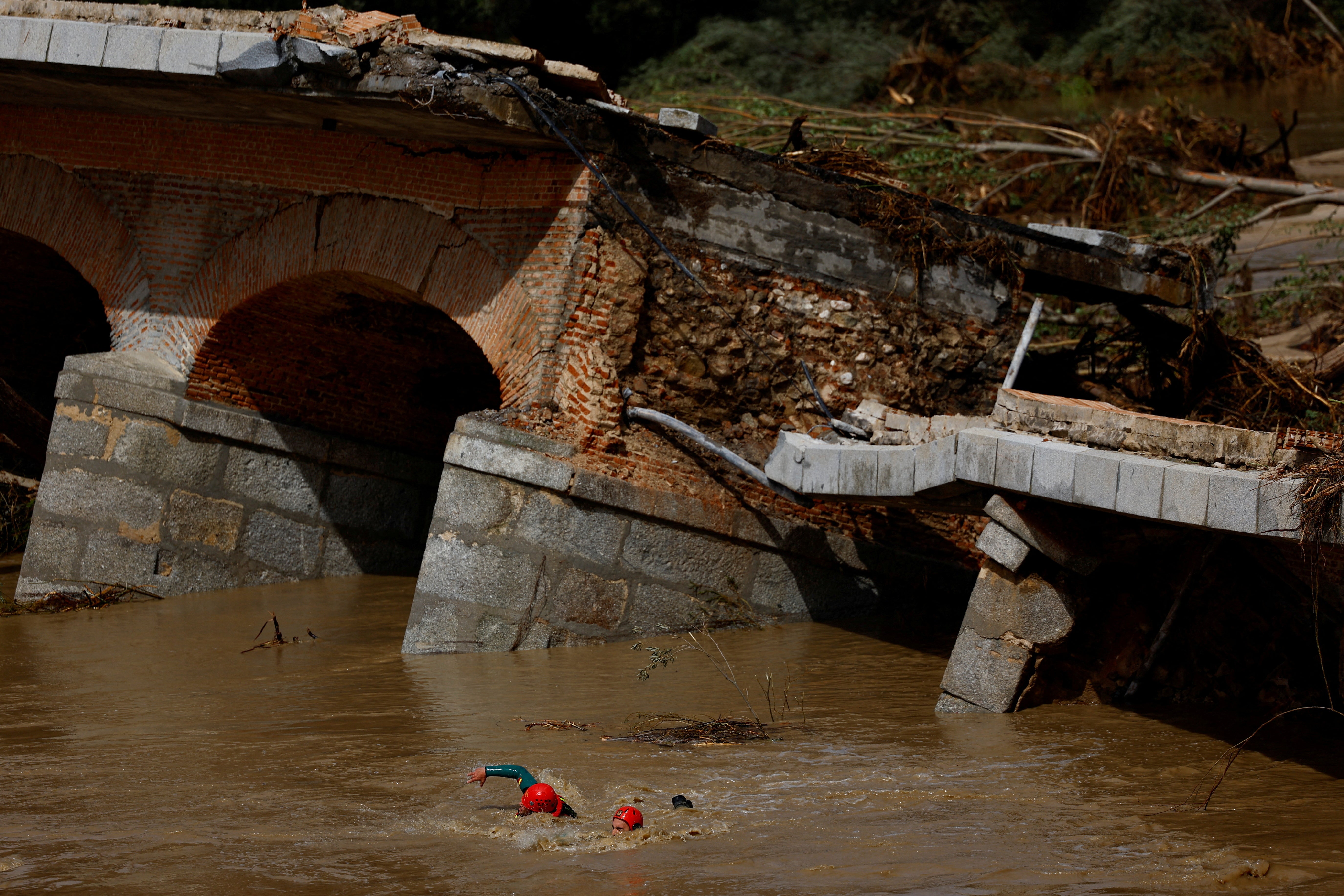 Rescuers search for a missing man in Aldea del Fresno, Spain on Monday