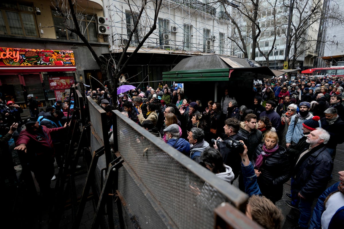 Protesters decry tribute for victims of leftist groups in Argentina’s 1970s political violence