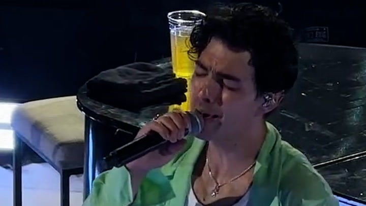 <p>Joe Jonas performs ‘love letter’ song he wrote for wife Sophie Turner.</p>