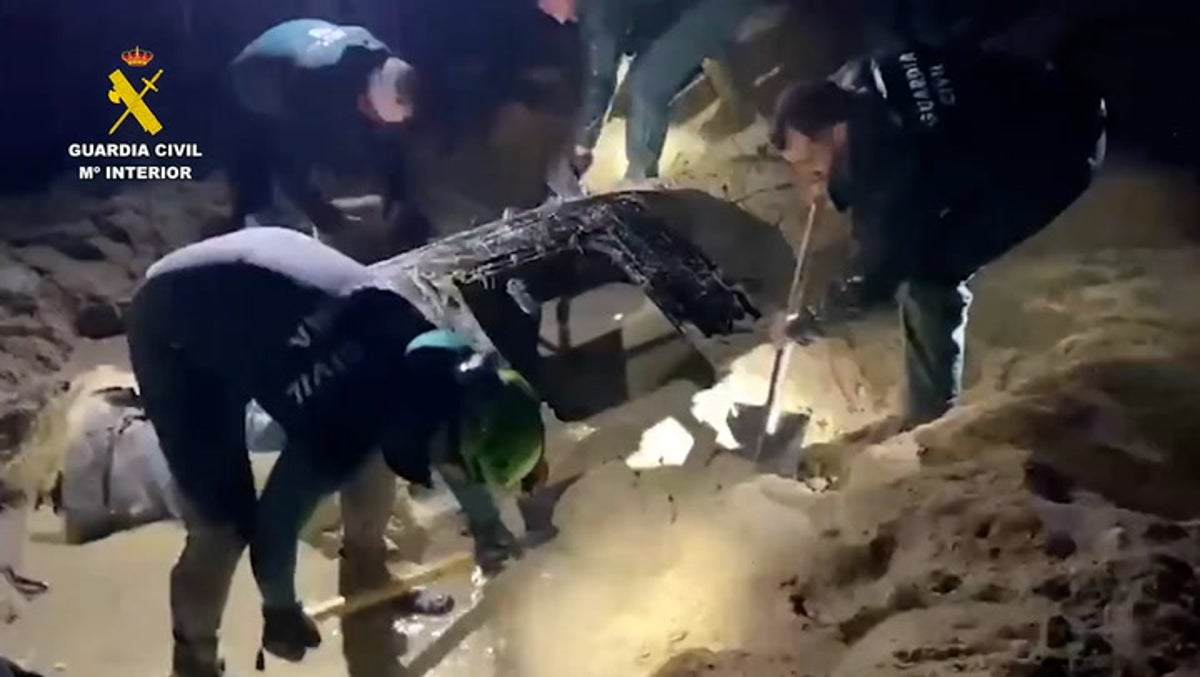 Spain floods: Rescuers dig car out of mud in desperate search for missing men swept away by water
