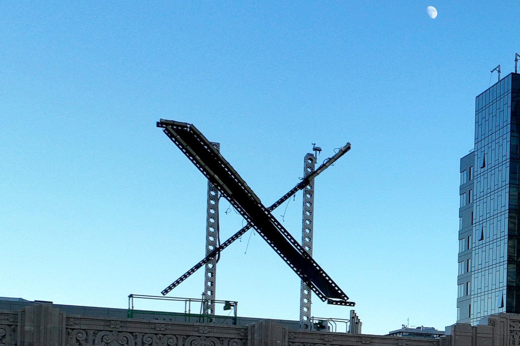 A large X is seen on the roof of the former Twitter headquarters on 28 July, 2023 in San Francisco, California