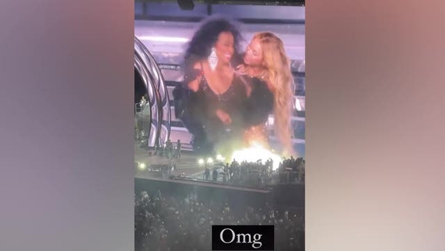 <p>Beyoncé celebrates 42nd birthday on stage as Diana Ross serenades singer at her LA concert.</p>