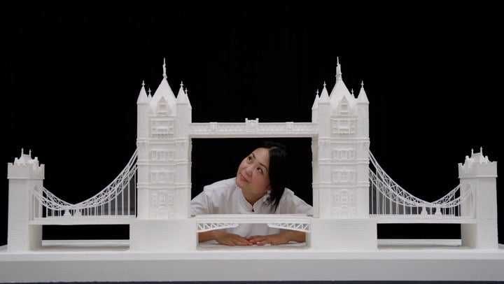 <p>Giant sculpture of London’s iconic Tower Bridge made entirely from 25kg of sugar.</p>