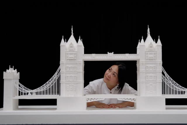 <p>Giant sculpture of London’s iconic Tower Bridge made entirely from 25kg of sugar.</p>