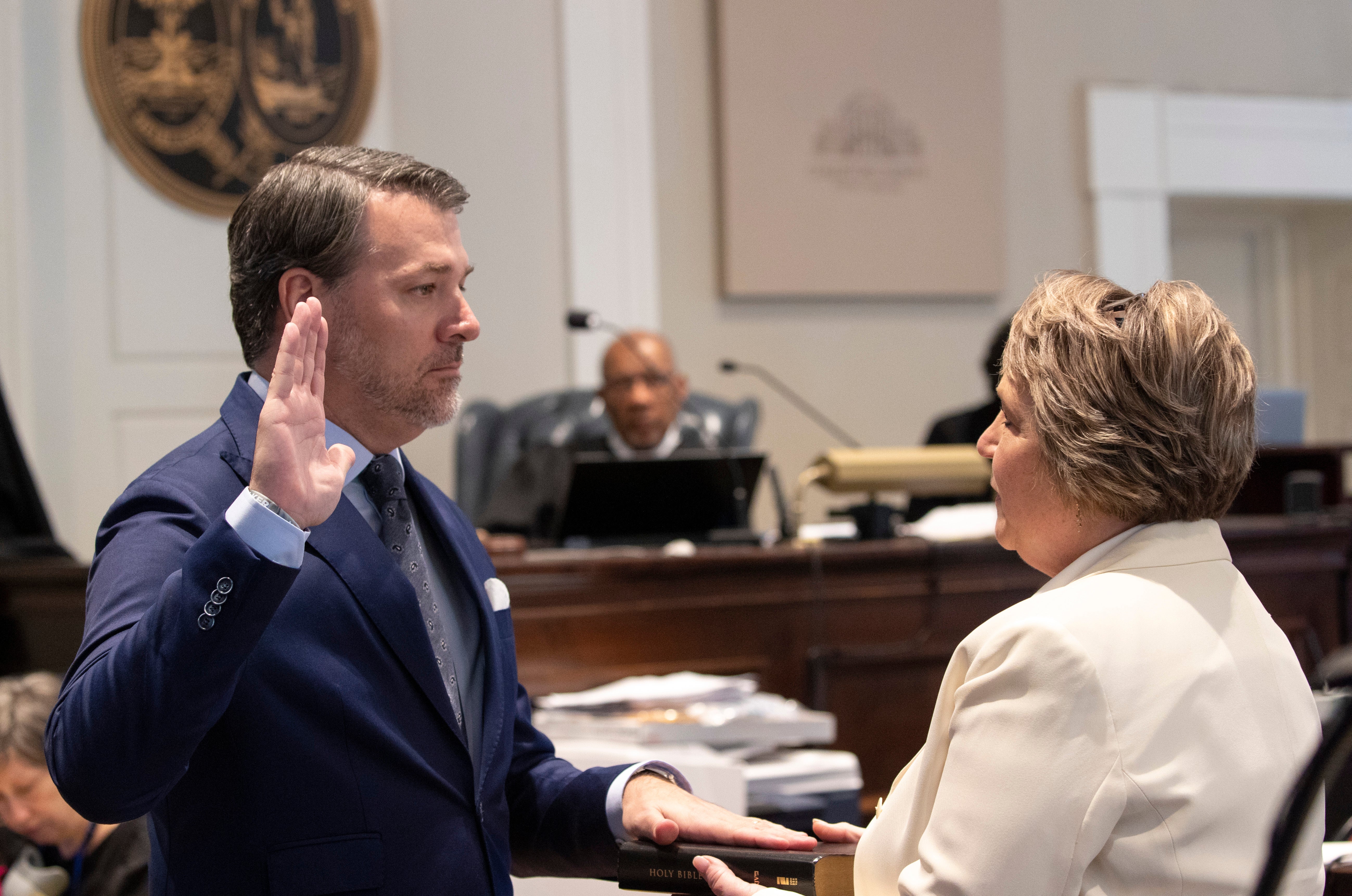 Michael Gunn, principle at Forge Consulting, gives the witness oath by Colleton County Clerk of Court Rebecca Hill, right, during Alex Murdaugh's double murder trial