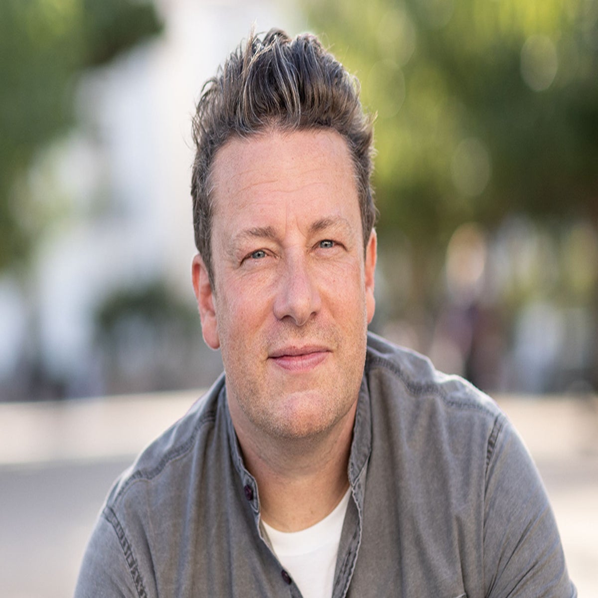 Jamie Oliver says he'd choose anonymity over fame if given the choice again