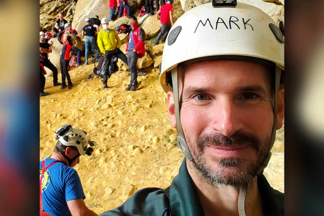 <p>Mark Dickey se descompuso durante una expedición a la cueva de Morca </p>