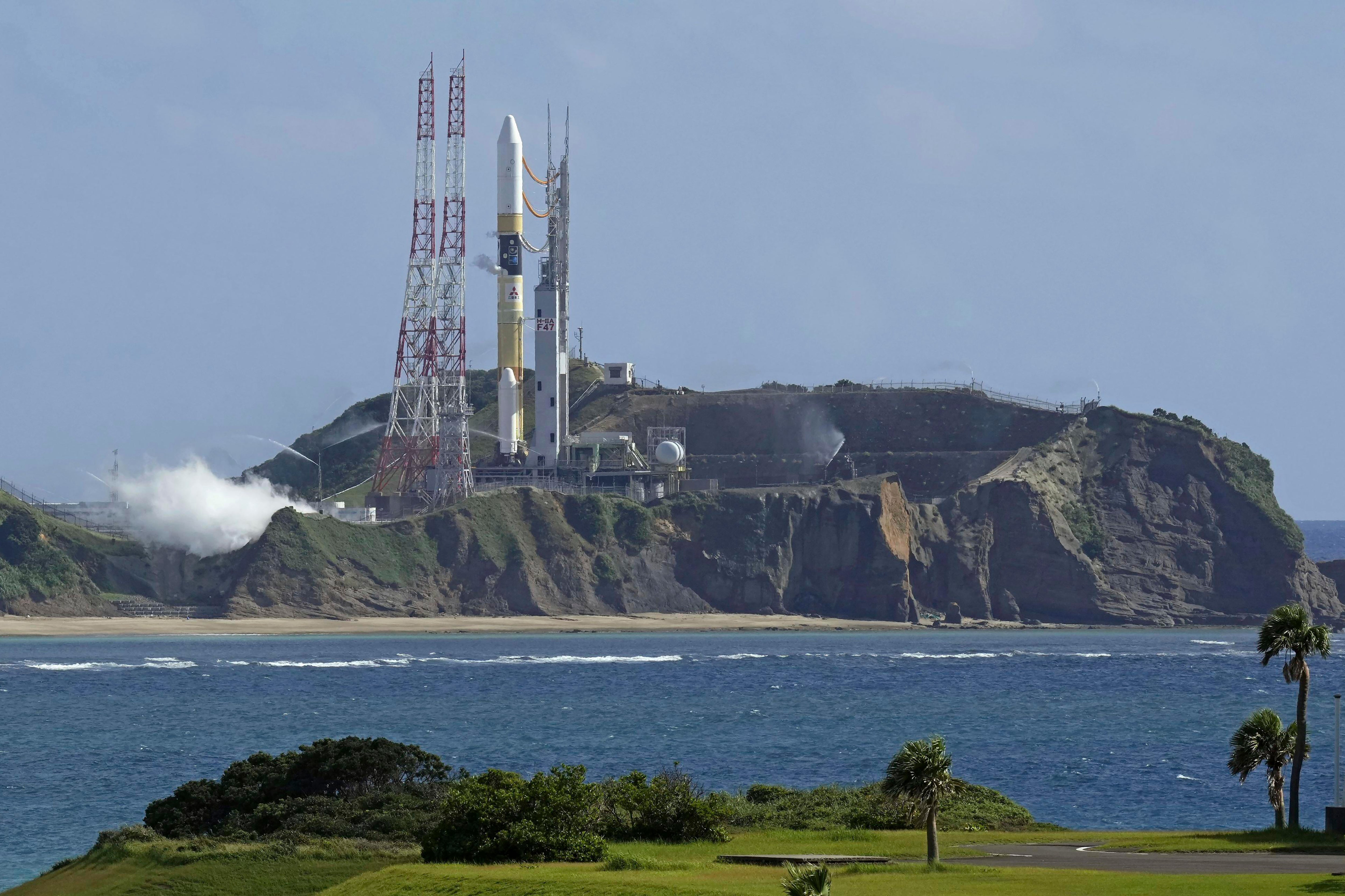 Japan Launches Rocket Carrying X Ray Telescope To Explore Origins Of Universe Lunar Lander