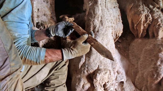 <p>Roman-era sword unearthed from cave near Dead Sea</p>