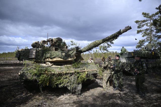 <p>Soldiers handle a US M1 Abrams tank during  military exercise in Niinisalo, Finland. Depleted uranium shells can be used with M1A1 Abram tanks</p>