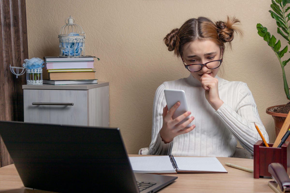 What women should do if they experience violence online What women should do if they experience violence online