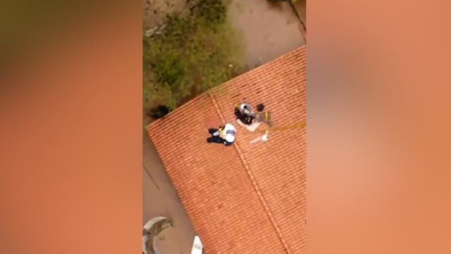 <p>Toddler rescued from roof of flooded home in Brazil.</p>