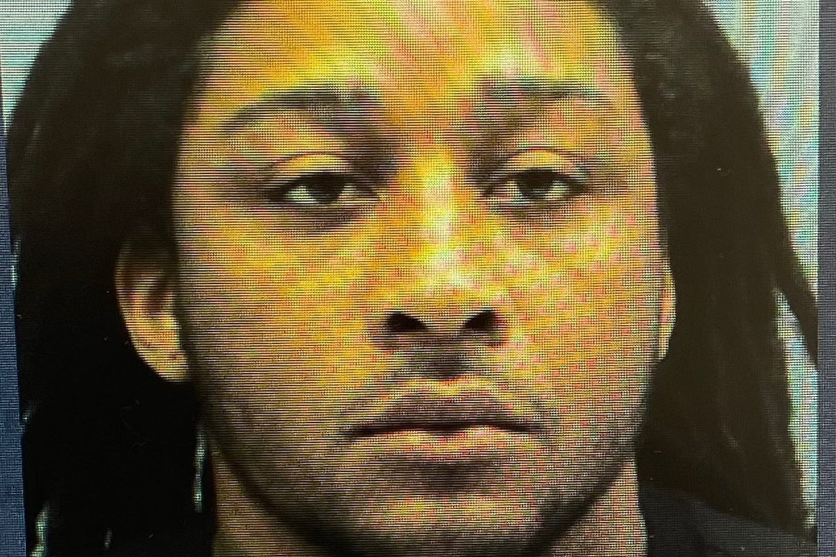 Murder suspect who escaped DC hospital is still on the run a week later ...