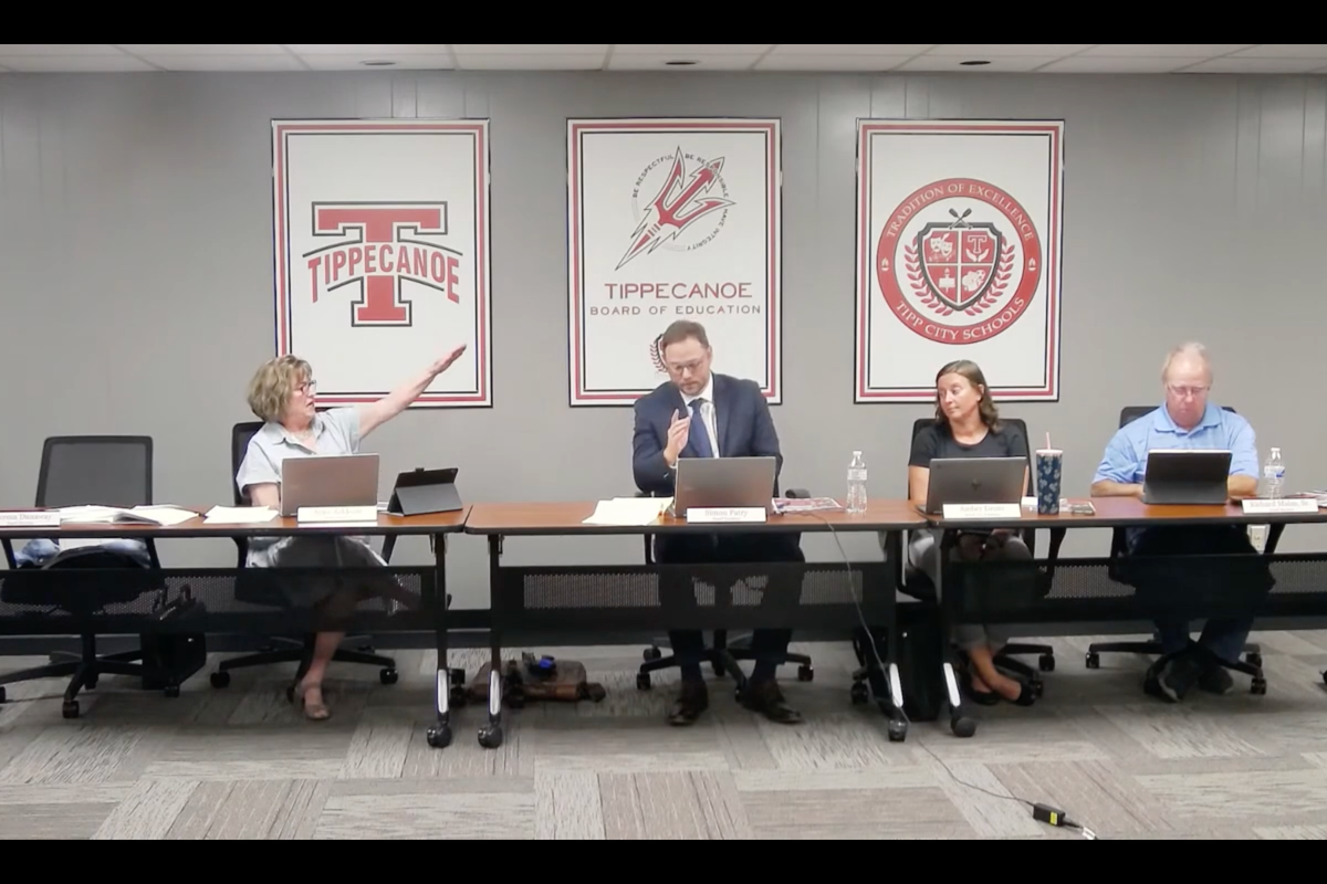 Ohio school board member under fire for Nazi salute mid-meeting | The ...