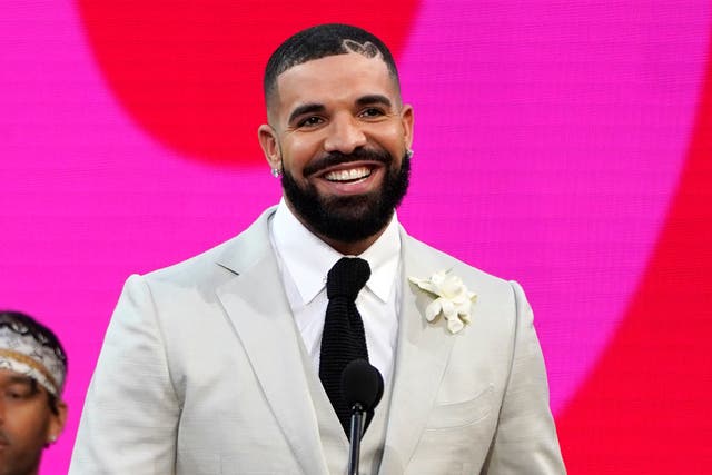 <p>Drake gives $50,000 to fan going through a breakup at Miami concert</p>
