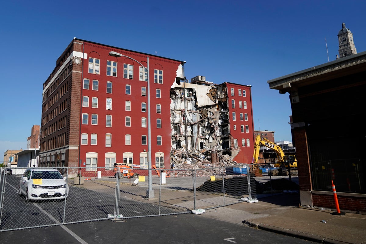 Report blames deadly Iowa building collapse on removal of bricks and lack of shoring