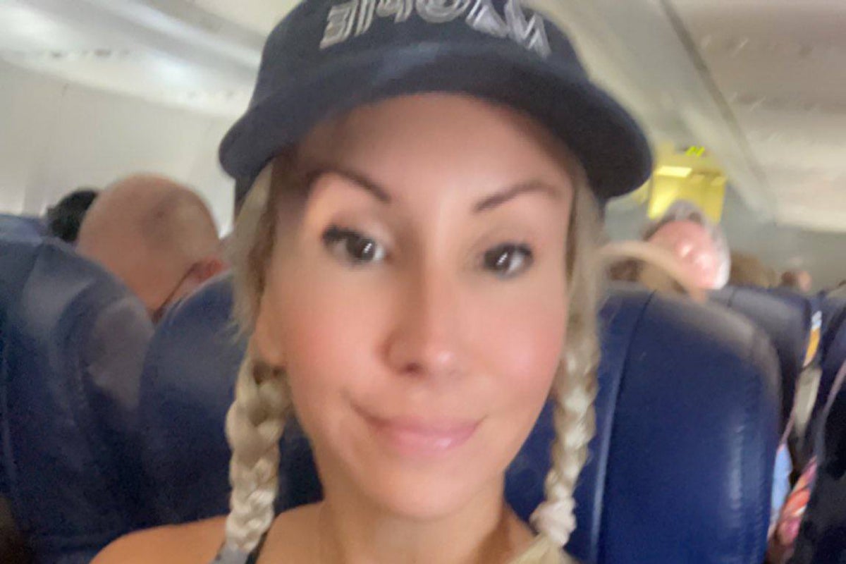 Flight attendant shames Ninja Warrior star for wearing gym clothes on plane: ‘Incredibly embarrassing’