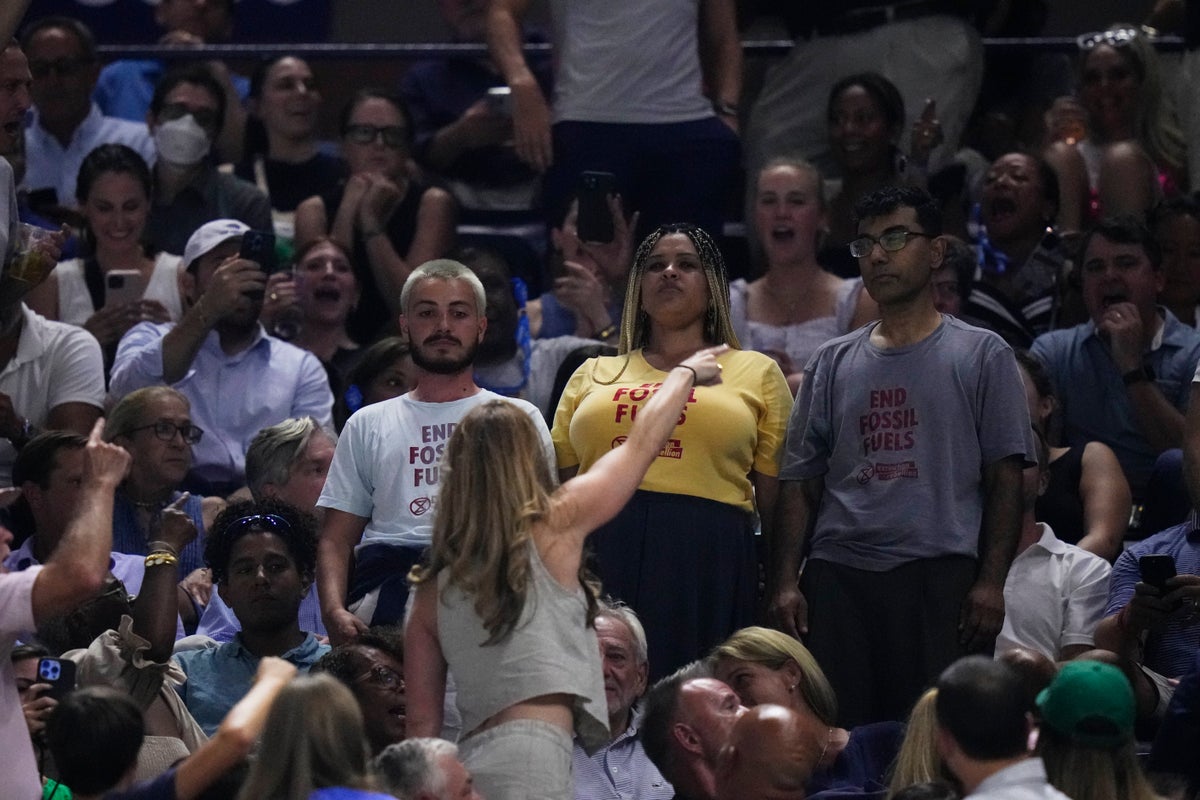 Climate protester glues feet to floor, interrupting US Open semifinal between Gauff and Muchova