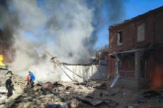 Ukraine-Russia war – live: Four dead as Putin’s forces strike Zelensky’s hometown and Kherson