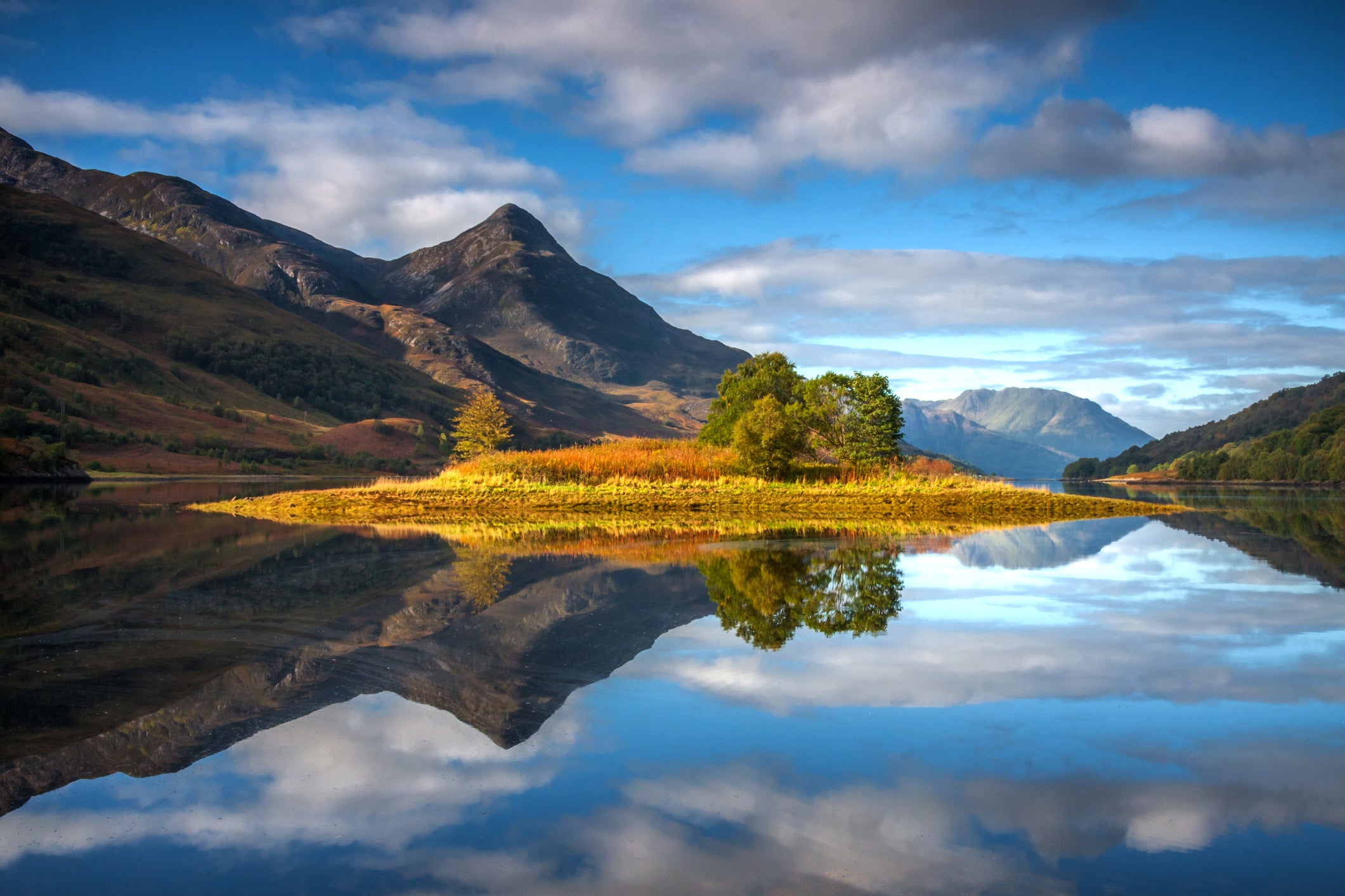 Trek Loch Leven’s shores and the historic Glencoe while discovering the Scottish Highlands