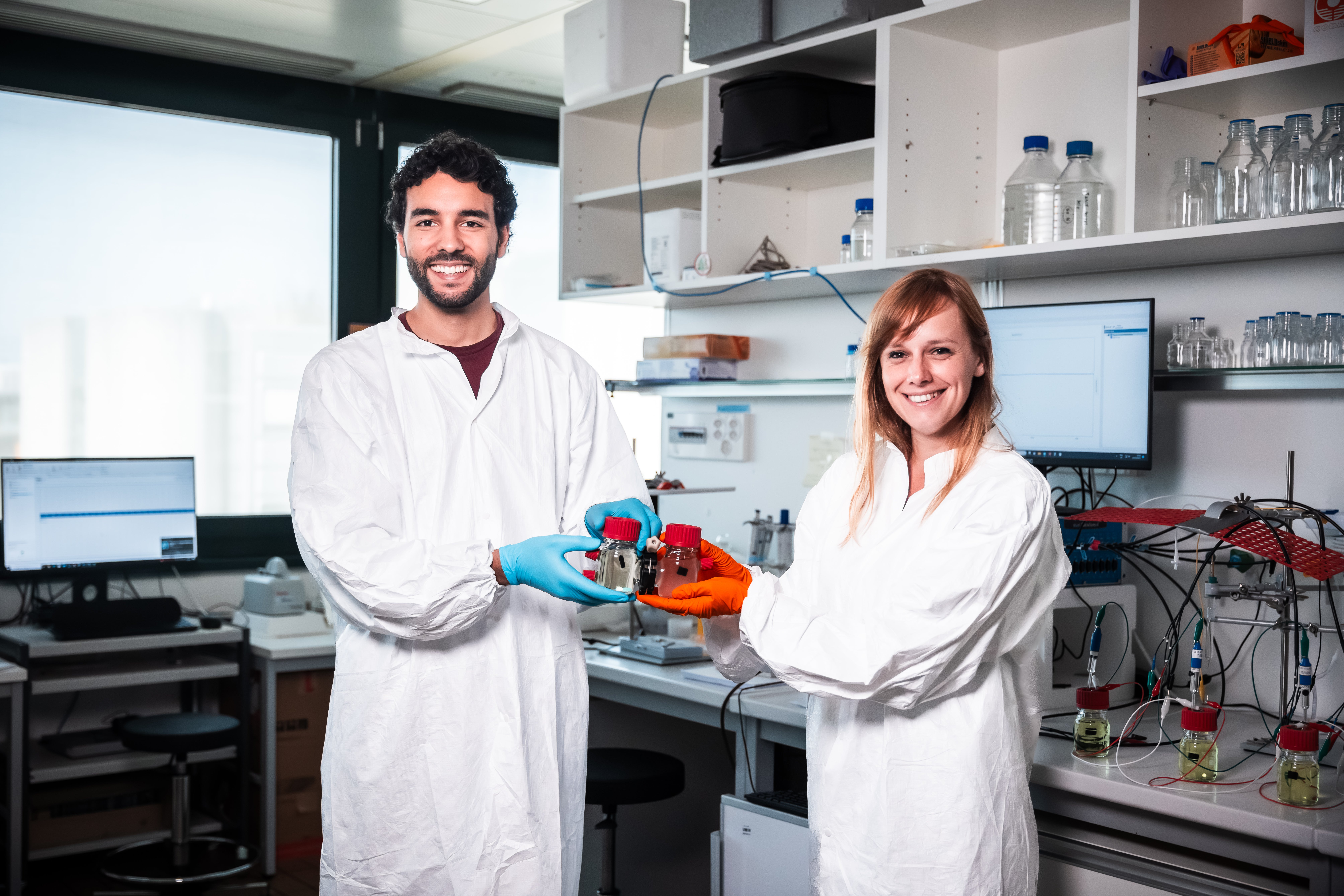 Mohammed Mouhib and Melania Reggente, the study’s lead scientists, at their lab at EPFL