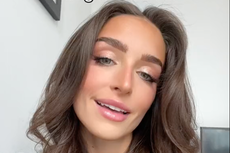 Woman claims Emirates Airlines rescinded job offer after she revealed past eating disorder