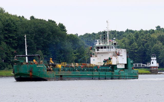 <p>File photo: Spectators watch as a dredger works to deepen a shallow channel in the Kennebec River, upstream from the Doubling Point Lighthouse, Aug. 5, 2011, in Arrowsic, Maine</p>
