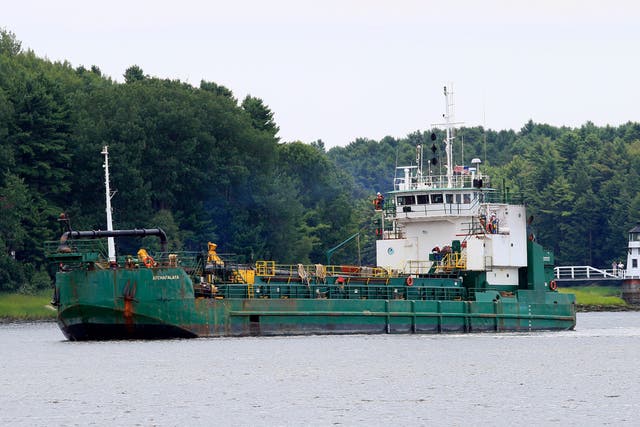 <p>File photo: Spectators watch as a dredger works to deepen a shallow channel in the Kennebec River, upstream from the Doubling Point Lighthouse, Aug. 5, 2011, in Arrowsic, Maine</p>