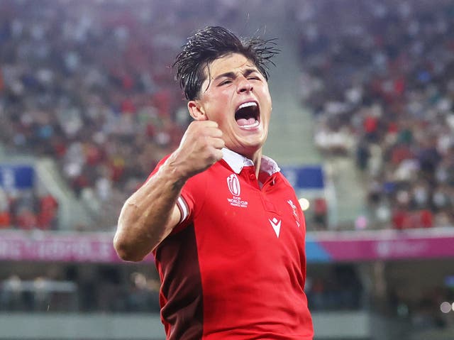 <p>Louis Rees-Zammit of Wales celebrates victory at the final whistle</p>