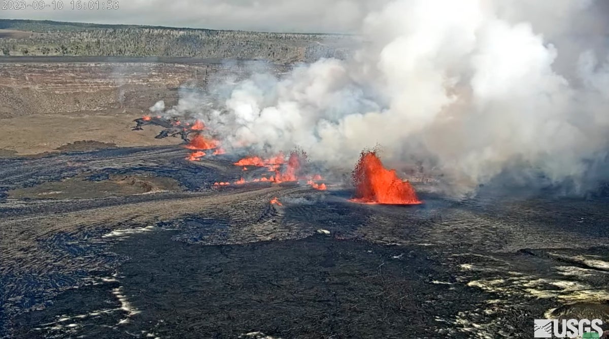 Hawaii volcano Kilauea erupts with fountains of lava as authorities issue ‘red’ warning