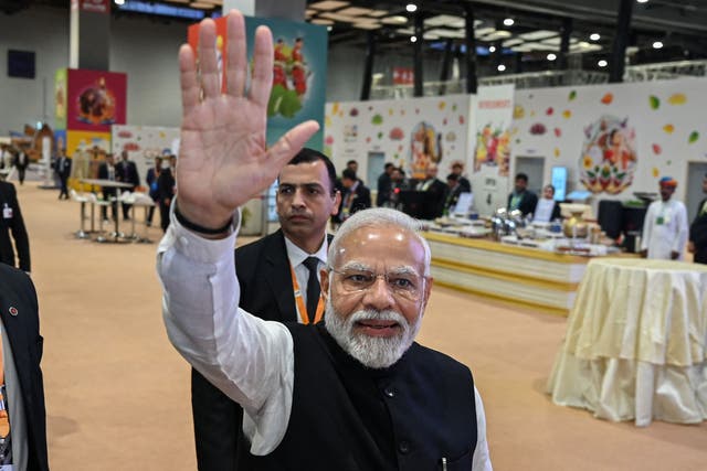 <p>India's Prime Minister Narendra Modi (C) waves to the media during his visit to the International media centre, at the G20 summit venue</p>