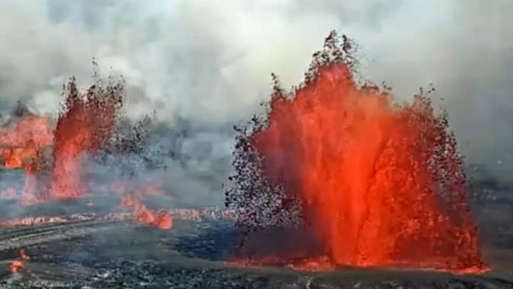 <p>Hawaii volcano Kilauea erupts with fountains of lava as authorities issue a ‘red’ warning.</p>
