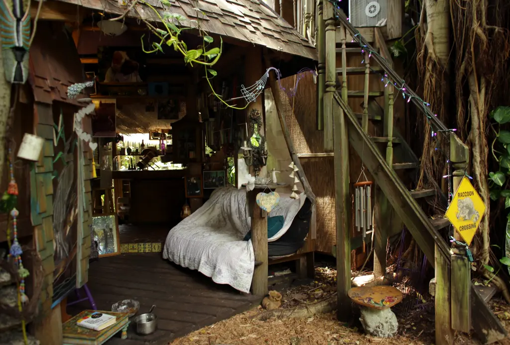 Ms Chasser’s treehouse come equipped with a bedroom, kitchen and living room