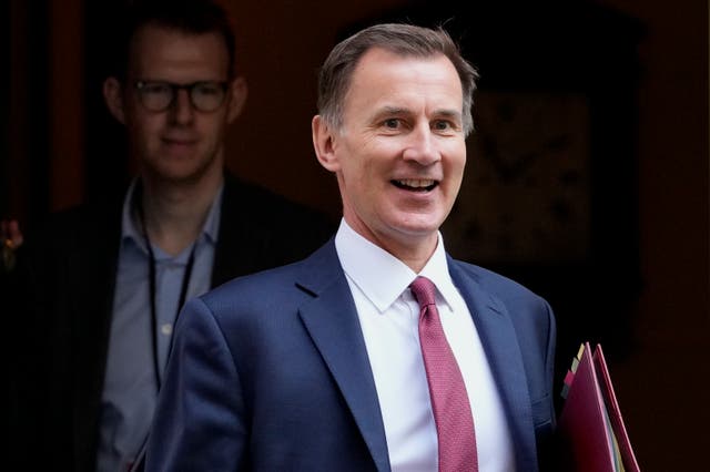 <p>Chancellor Jeremy Hunt says the government sticking to its plan </p>