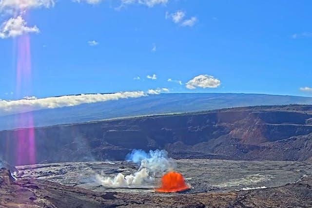<p>Moment Kilauea lava bursts through volcano’s crater captured on camera.</p>