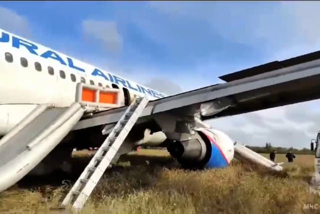 <p>Russian passenger plane makes emergency landing in Siberian field.</p>