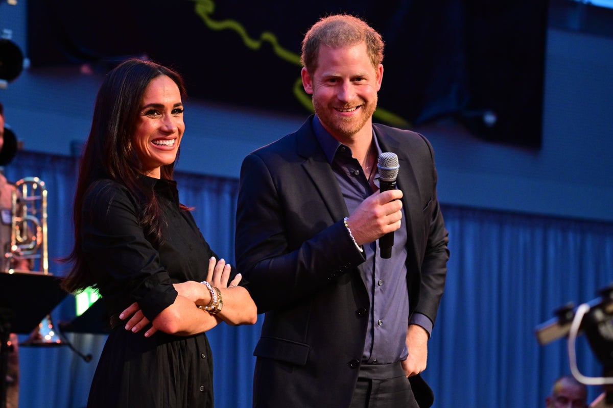 Meghan makes impromptu speech after joining Harry at Invictus Games – OLD