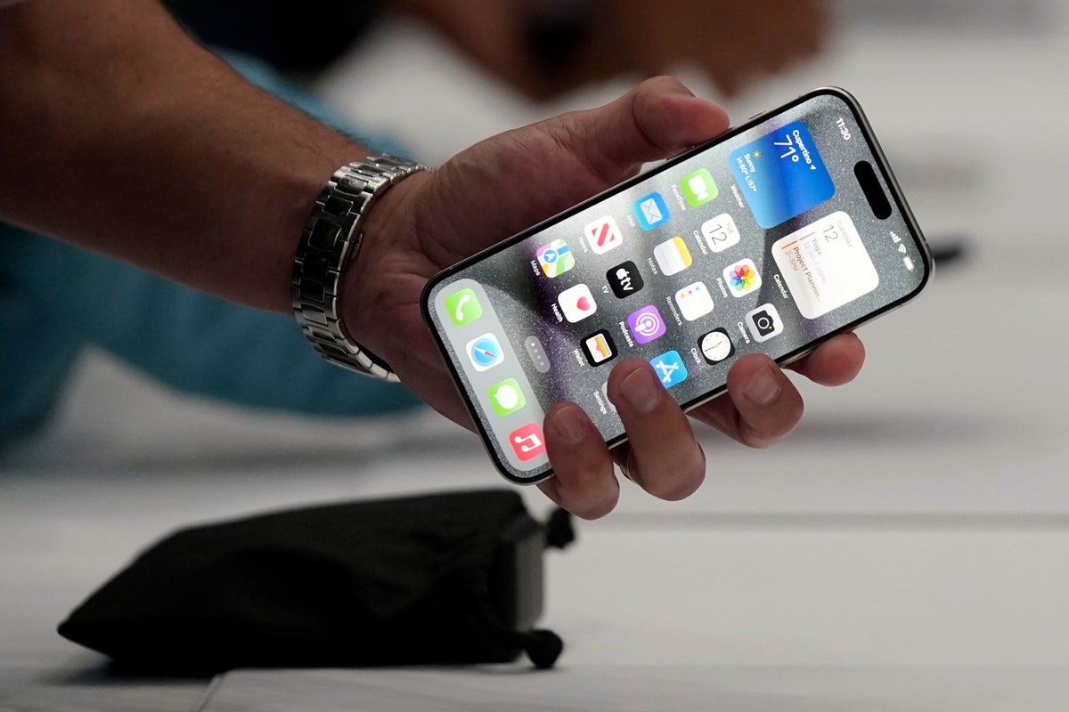New iPhone 15 a crowd pleaser, experts say