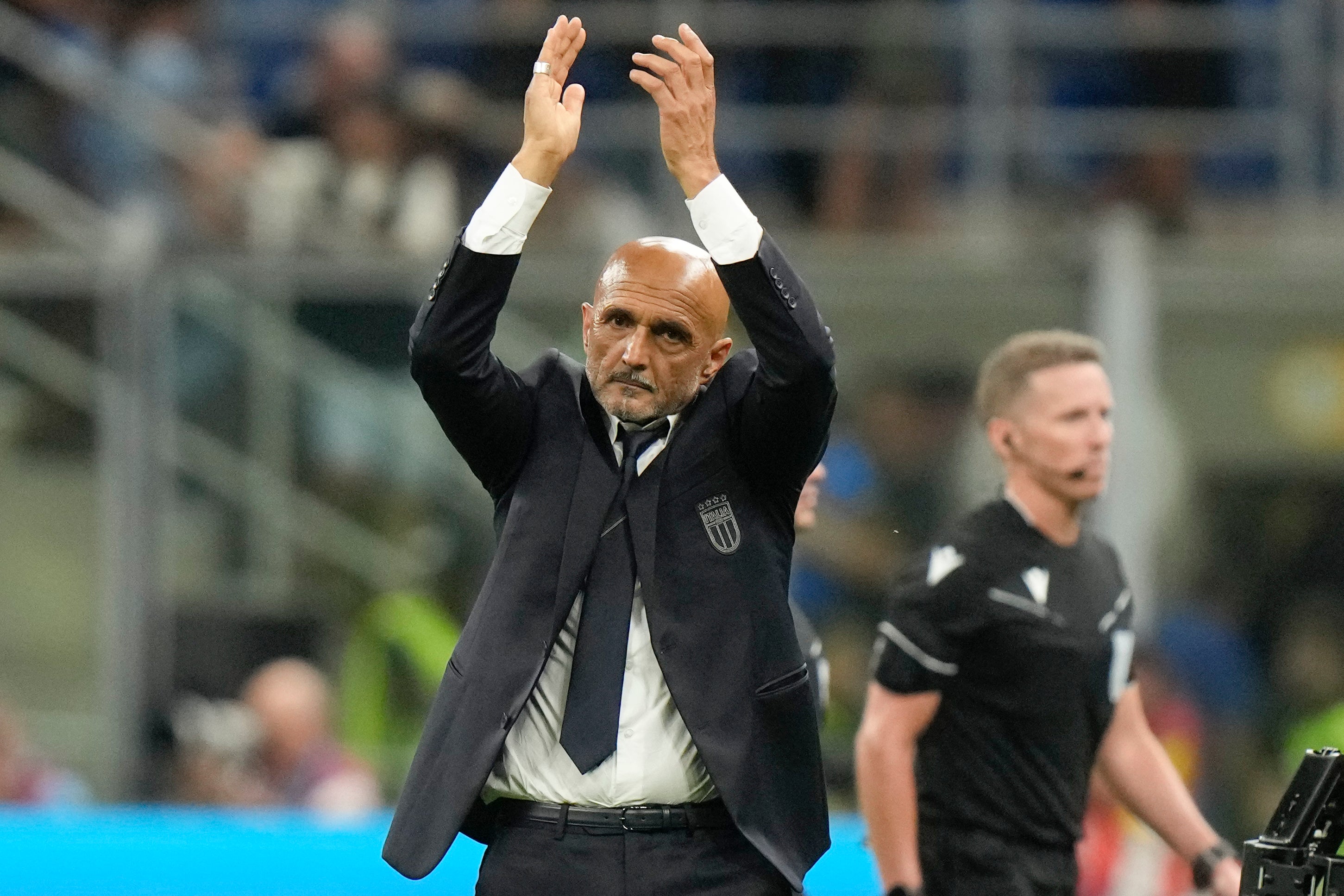 Spalletti applauds Italian fans after September’s win over Ukraine in Euro 2024 qualifying