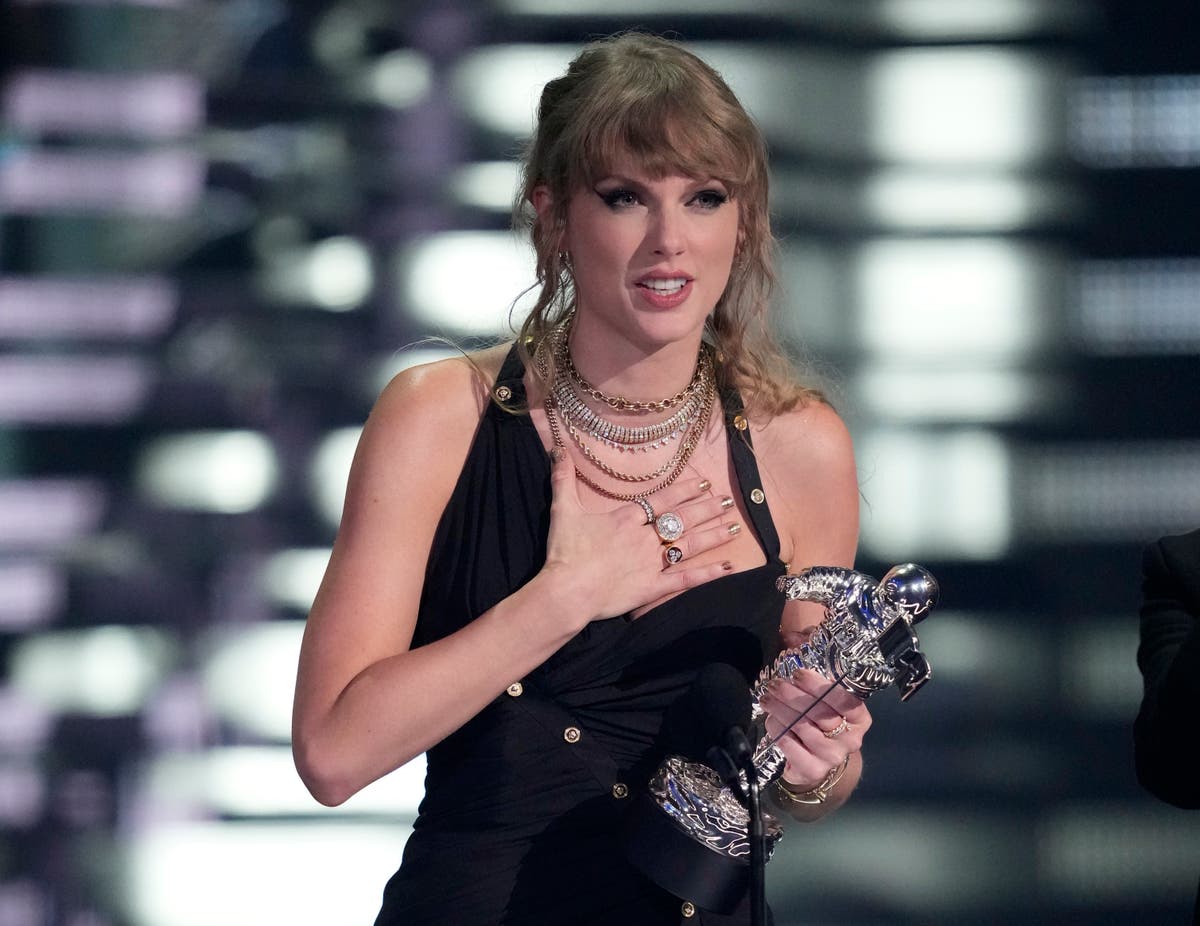 MTV VMAs: Taylor Swift Bags Eight Awards; Shakira Gets Video Vanguard Award  Winner List